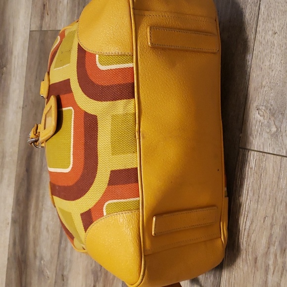 Prada women's vintage purse... Good condition - Picture 2 of 10